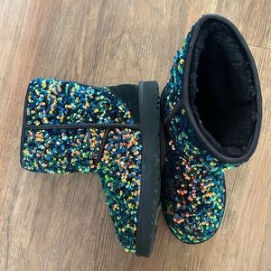 UGG- Classic Short Chunky Sequin Boot